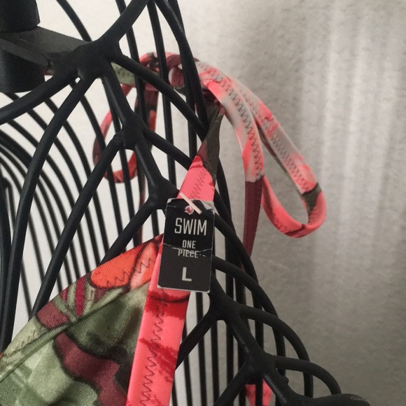 PINK - Picture 4 of 7